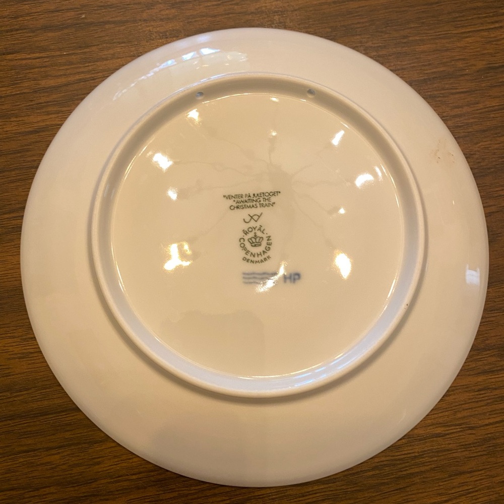 Royal Copenhagen Blue Decorative Plate 2004 - Picture 2 of 2